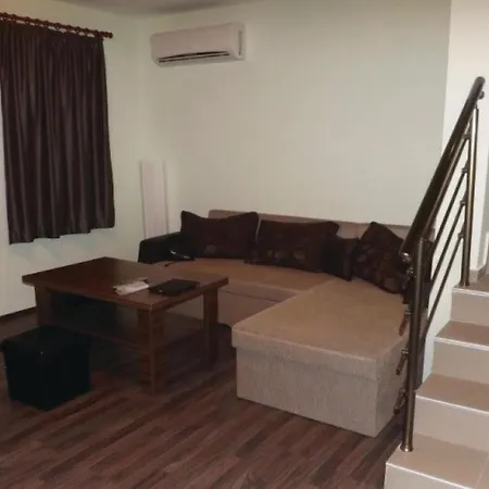 Three-bedroom Holiday In Velika Village *